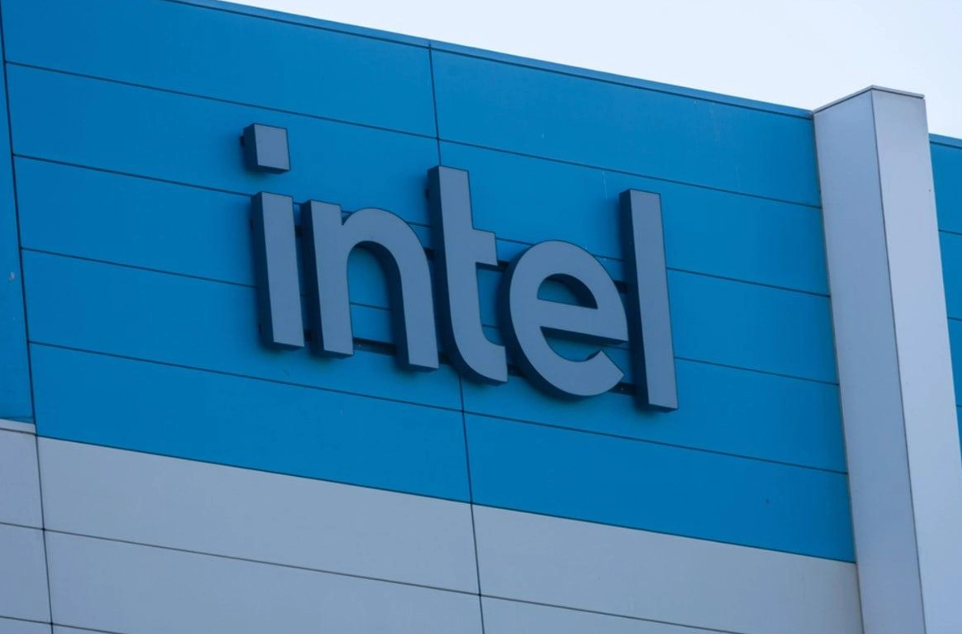 Storage Bas Intel Wins Terafab Clarity as Musk Freezes Out TSMC